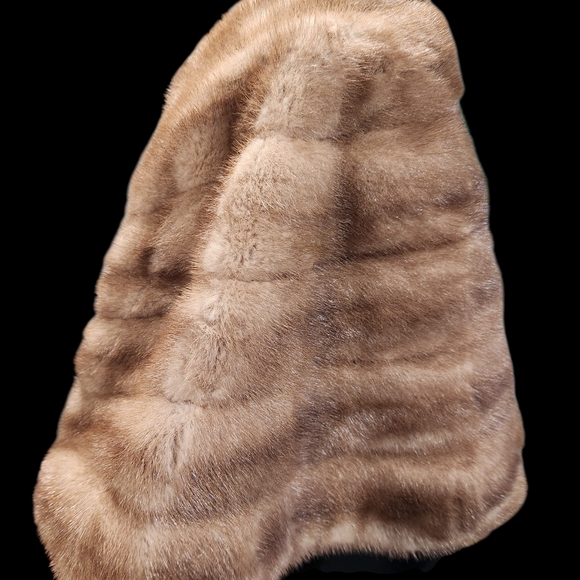 Elegant Brown Fur Shawl - Picture 3 of 6